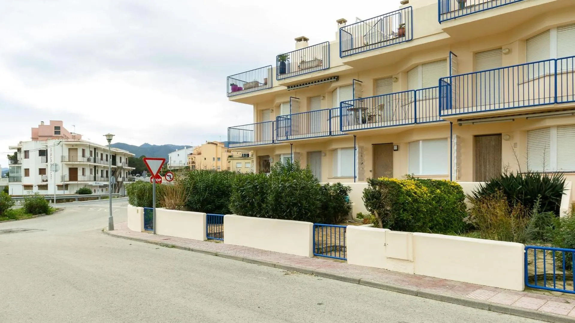Luminoso Apartamento Con Vistas Al Mar A 50M De La Playa De Grifeu, Llanca - Es-228-25